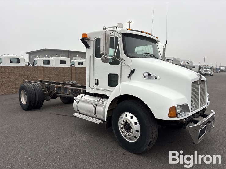 kenworth-t300-image-3