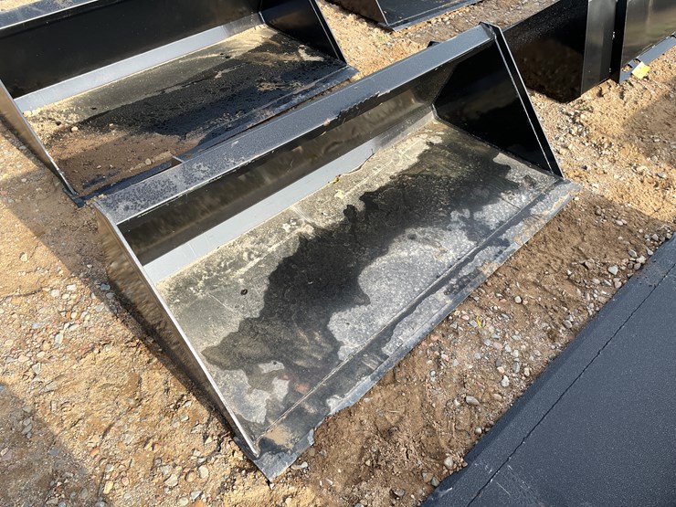 #2011-•-bucket-attachment-image-5