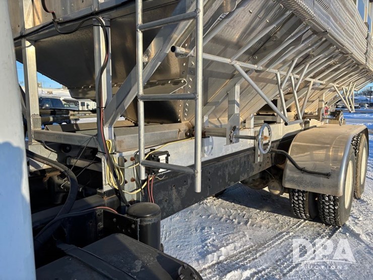 international-4900-image-31