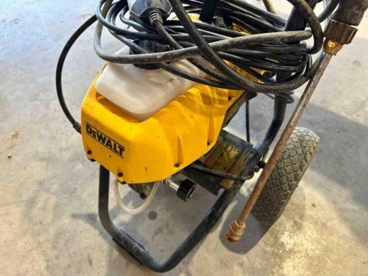 dewalt-electric-power-washer-image-2