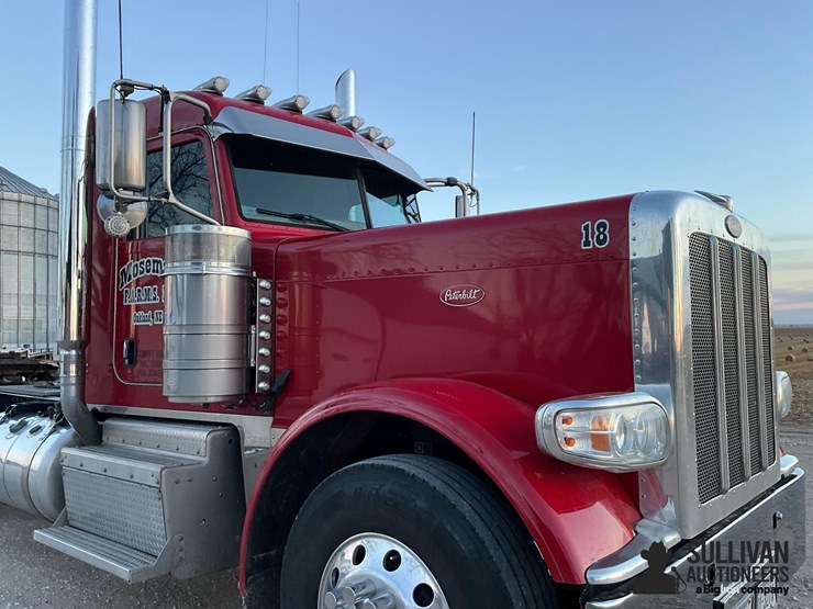 2018-peterbilt-389-image-10
