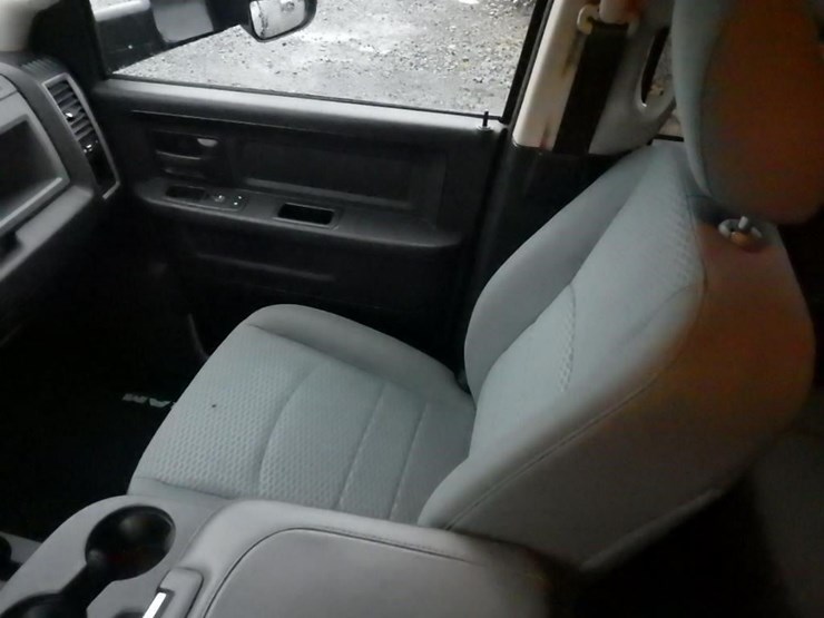 2014-dodge-3500-image-47