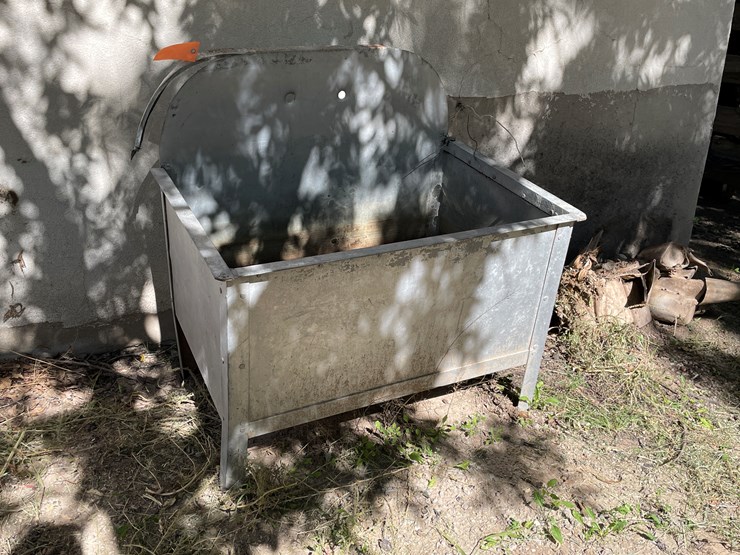 #3669-•-metal-tub-image-2