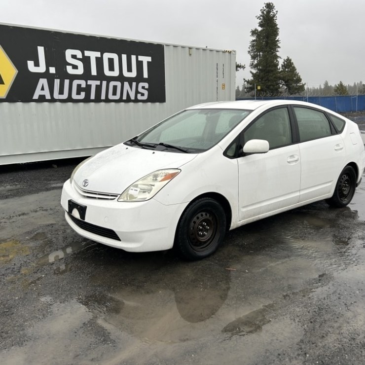 2004 Toyota Prius Hybrid Sedan