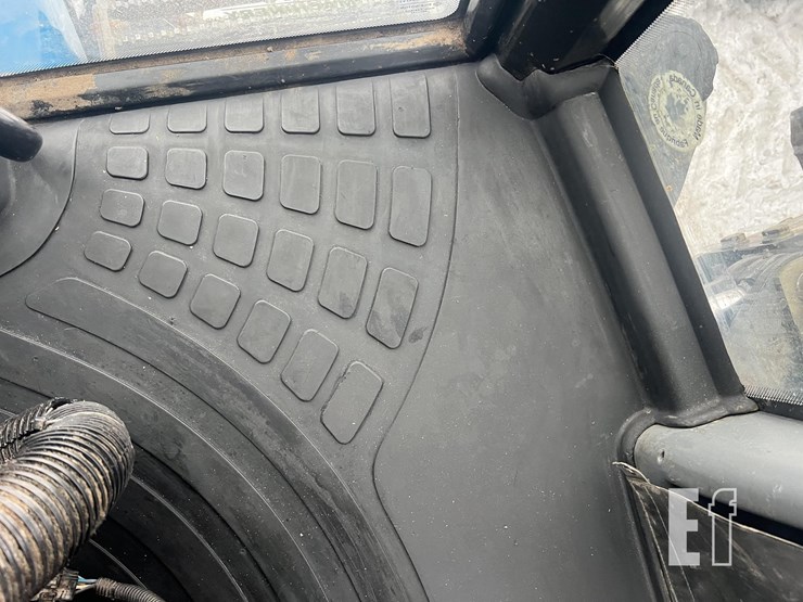 new-holland-tv140-image-49