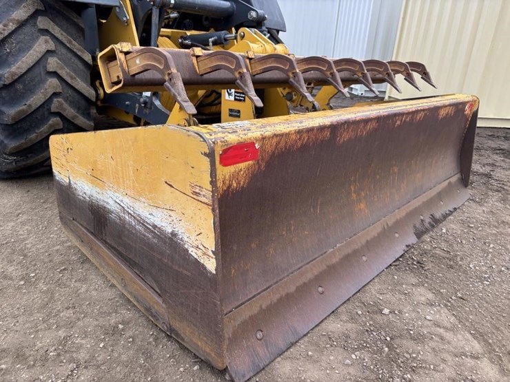 2017-deere-210l-image-19