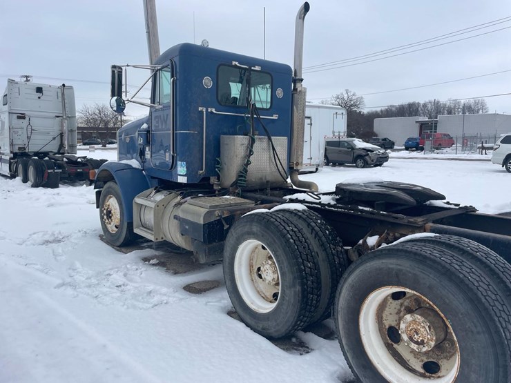 1996-peterbilt-378-image-3