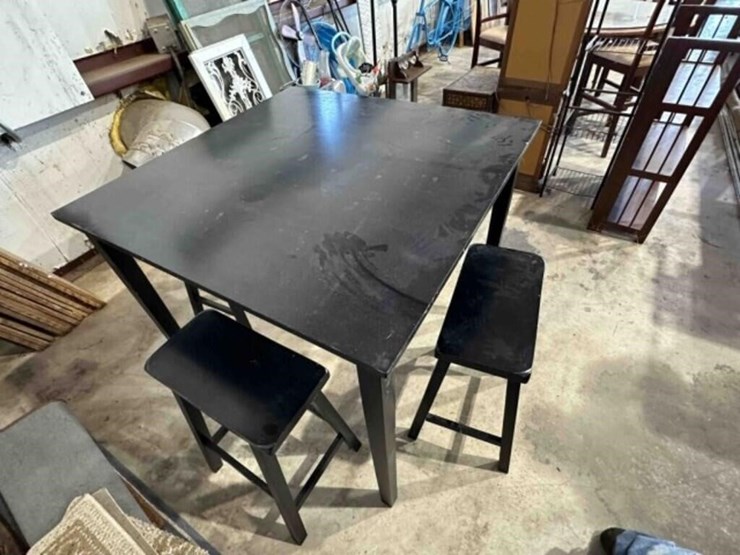 39”-wood-table-&-4-stools-image-3