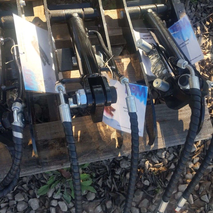 QTY (1) UNUSED TPM HYDRAULIC THUMB