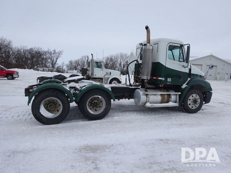2007-freightliner-columbia-112-image-18