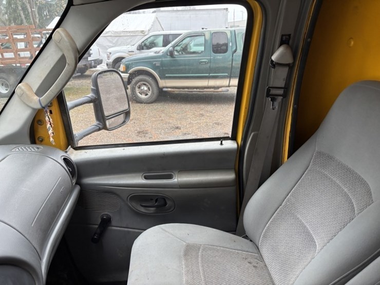 2006-ford-e350-image-27