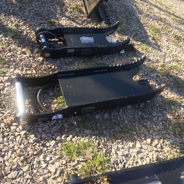 UNUSED 7TON HYDRAULIC THUMB CLAMP MODEL MODEL #XJ7T