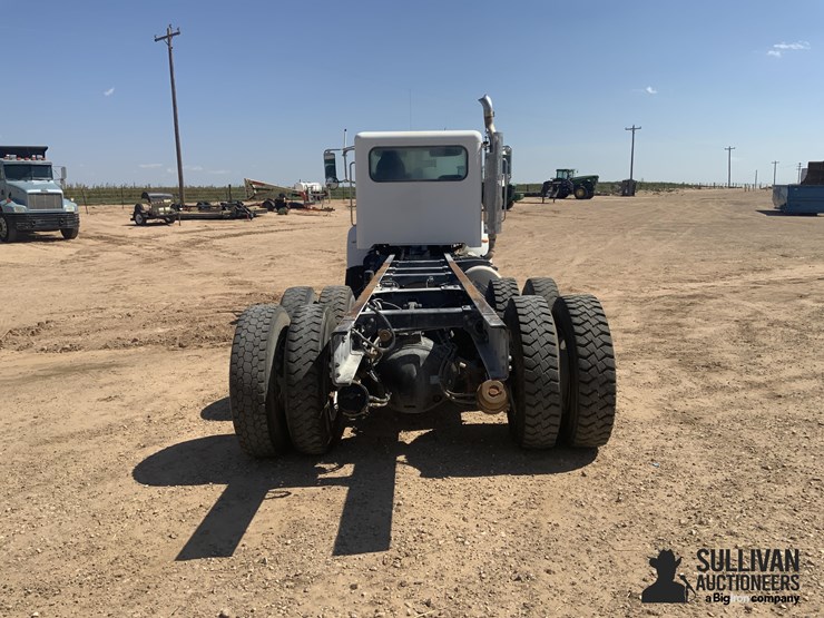 2017-peterbilt-348-image-6