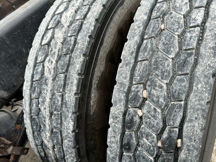 2006-peterbilt-379-image-14