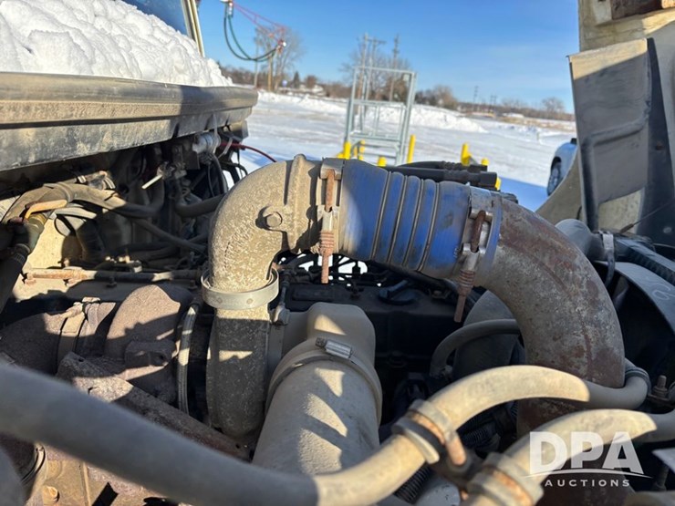 1998-freightliner-fl80-image-24