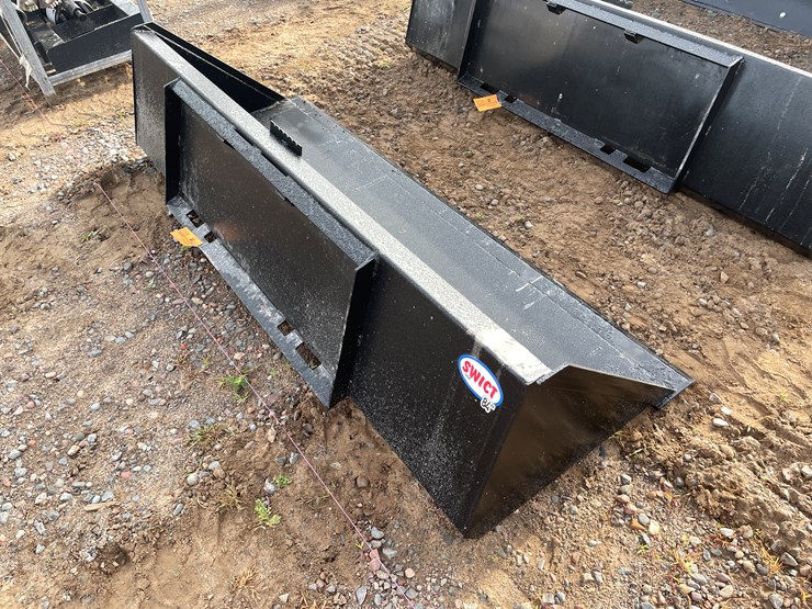 #2004-•-bucket-attachment-image-4