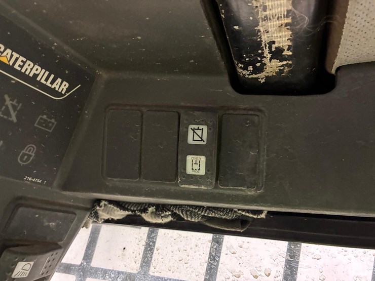 caterpillar-226b-image-23