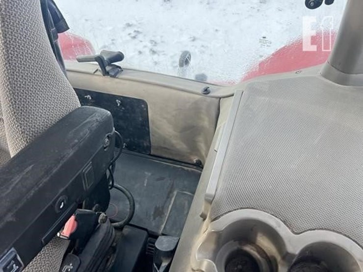 case-ih-magnum-260-image-28