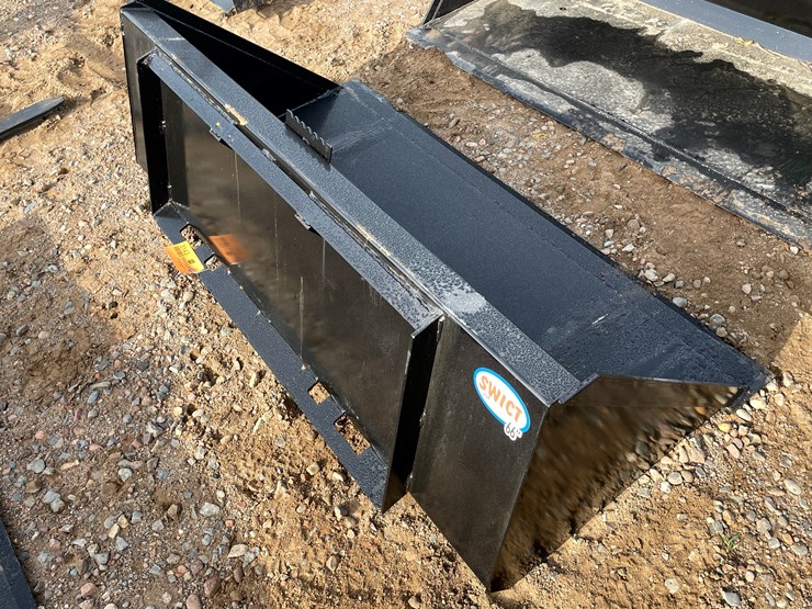 #2010-•-bucket-attachment-image-4