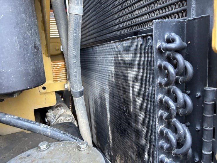 2005-caterpillar-143h-image-70