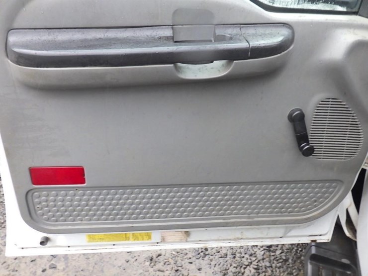 2006-ford-f550-image-25