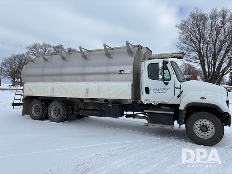 freightliner-114sd-image-19