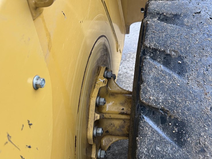 caterpillar-262d-image-13