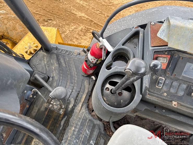 2005-deere-310sg-image-18