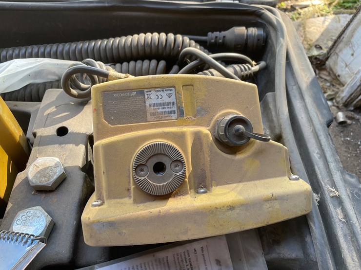 #3731-•-topcon-paver-and-profiler-control-box-image-13