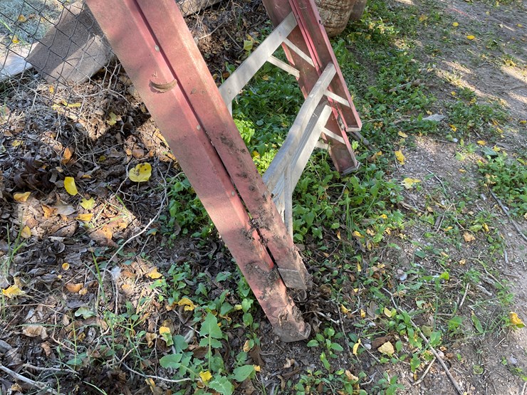 #3705-•-10'-step-ladder-image-7