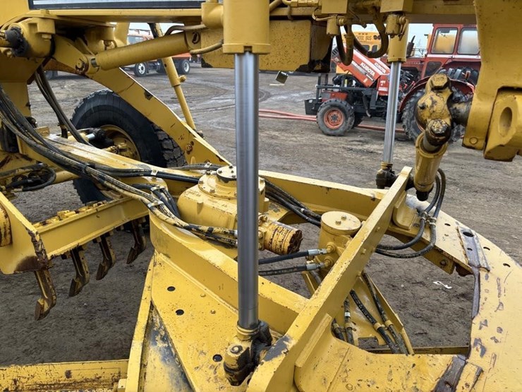 2005-caterpillar-143h-image-17