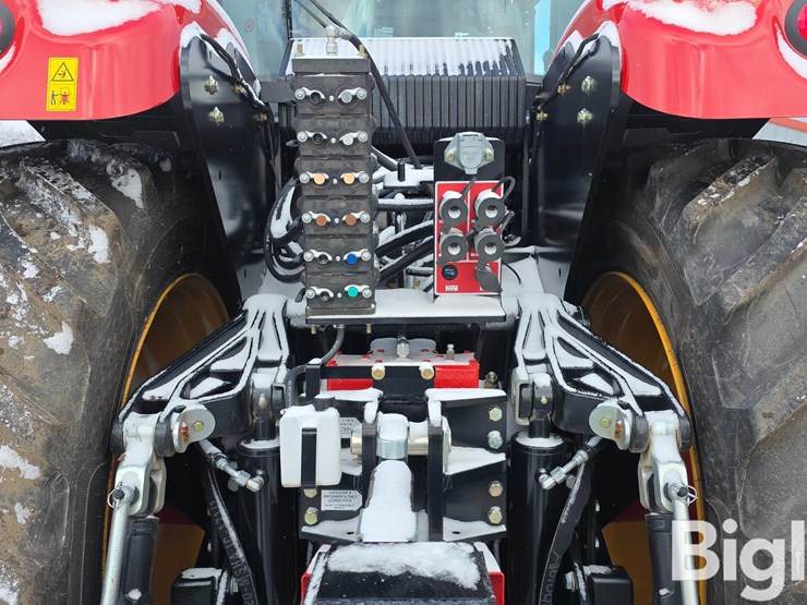 2023-versatile-430-4wd-tractor-image-12