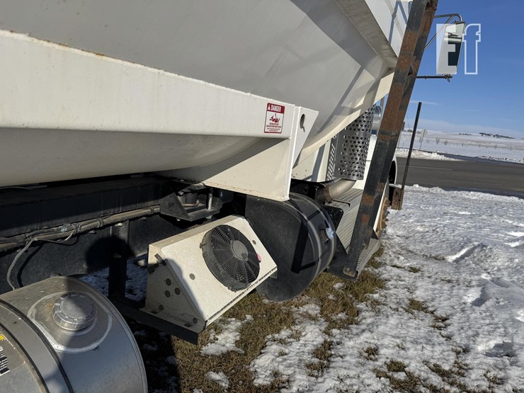 2014-kenworth-t370-image-14