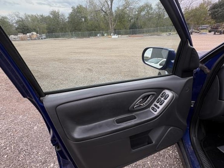 mazda-tribute-image-14