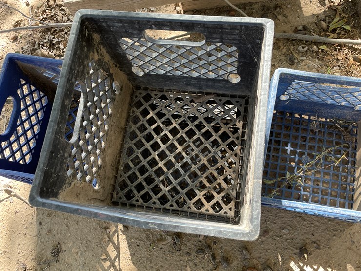 #3656-•-lot-of-crates-and-mini-trash-bin-image-6