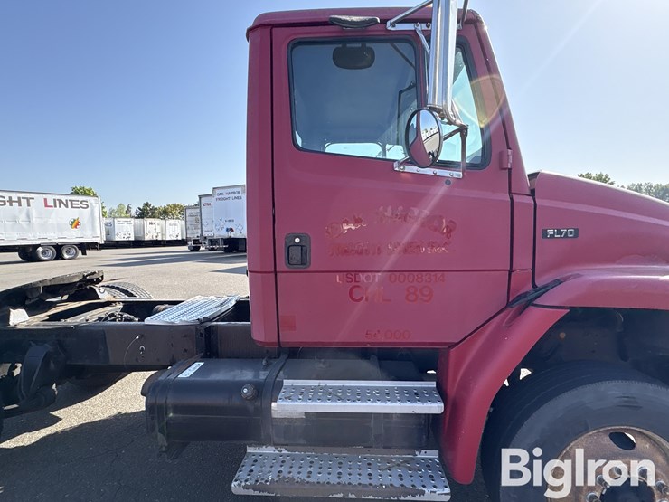 freightliner-fl70-image-15