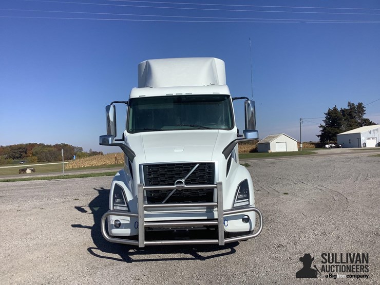 2021-volvo-vnr-t/a-truck-tractor-image-2
