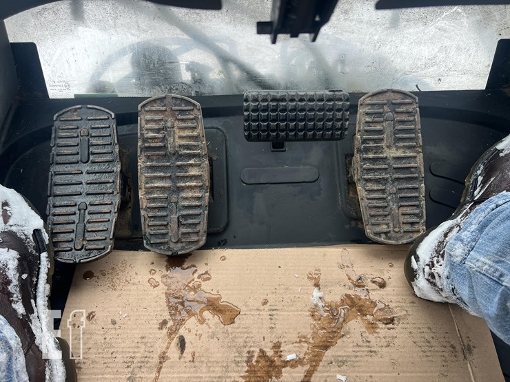 new-holland-tv140-image-48