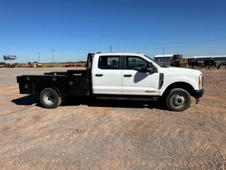 2023-ford-f350-image-2