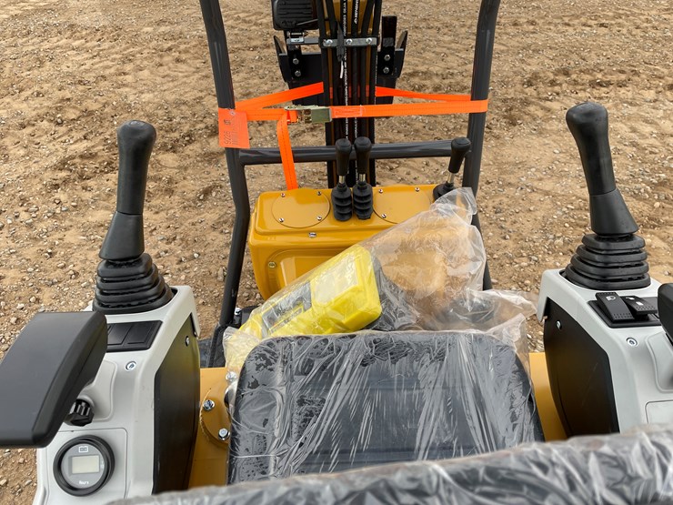 #9226-•-2025-unused-cfg-mini-excavator-image-7