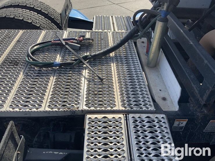 2013-peterbilt-579-image-18