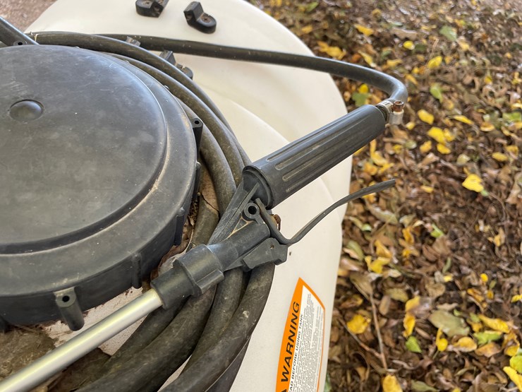 #3712-•-35-gallon-poly-sprayer-image-9