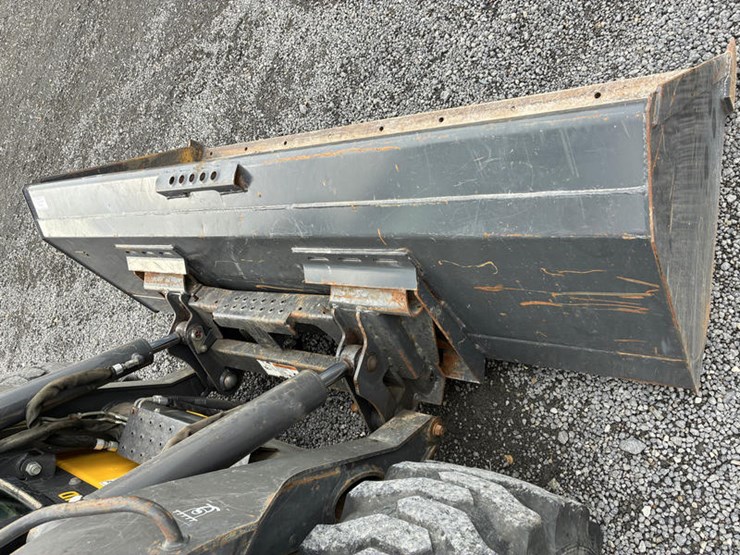 new-holland-l230-image-16