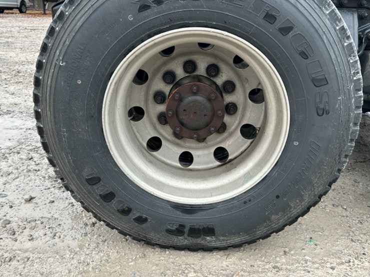 2006-peterbilt-379-image-16