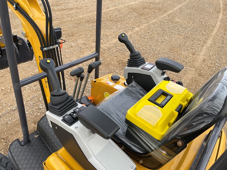 #9211-•-2025-unused-cfg-mini-excavator-image-17