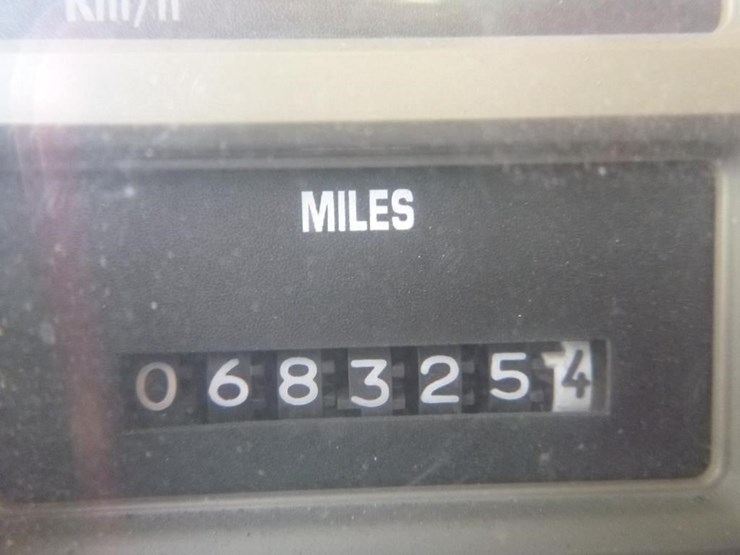 international-4900-image-18