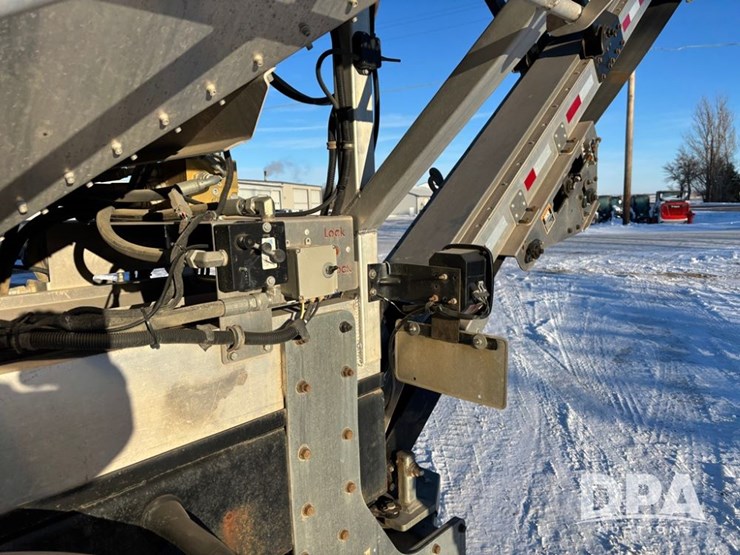 international-4900-image-35