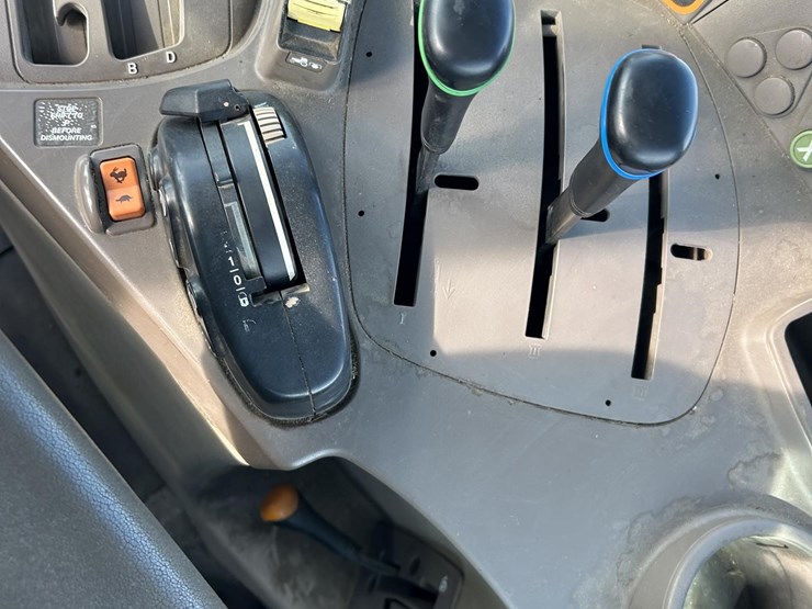 john-deere-7230-premium-image-47