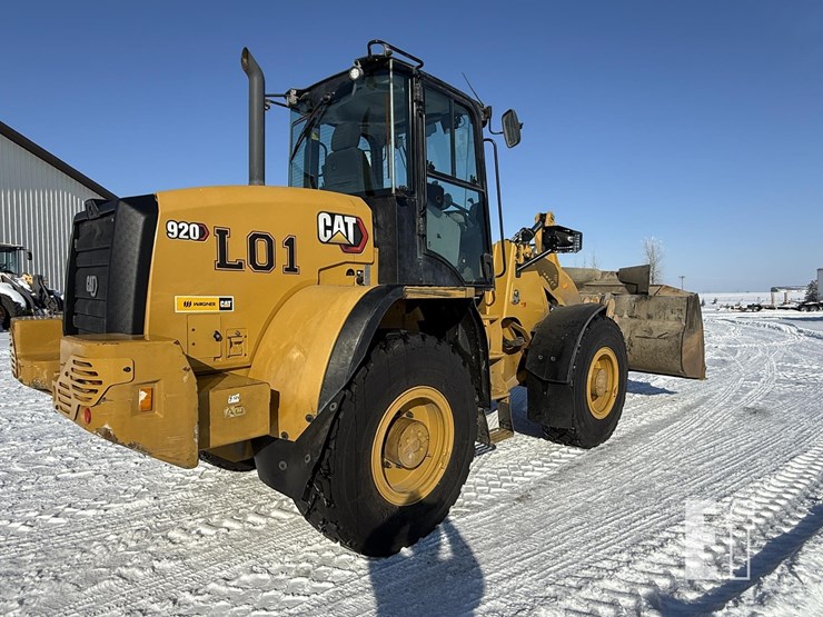 2021-caterpillar-920-image-11