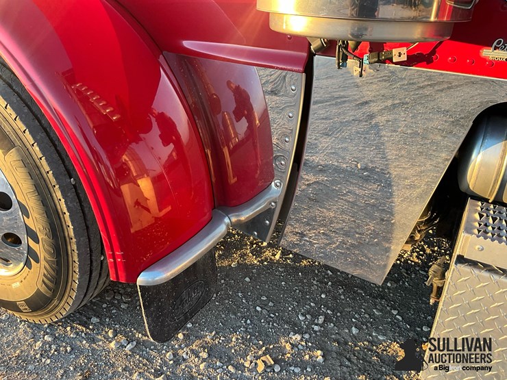 2018-peterbilt-389-image-15
